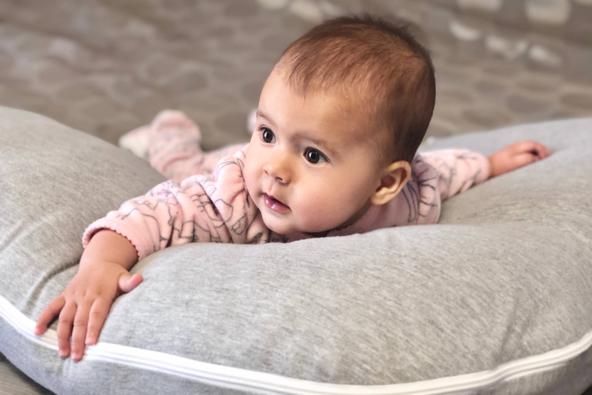 Com quantos meses o bebê senta - O Mundo do Bebê | Bebé