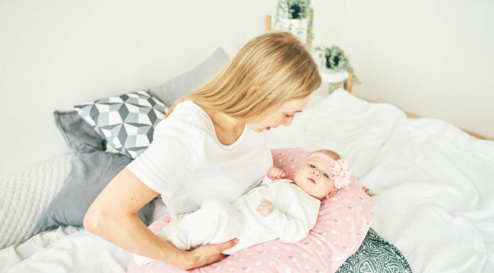 10 Utilidades para a Almofada de Amamentação Almofada de Amamentação