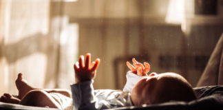 Tudo sobre o banho de sol no bebê – como ele pode diminuir icterícia nos recém-nascidos banho de sol